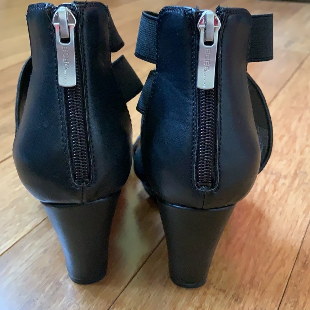 BCBGeneration Wedge Strappy Sandals Black 9 1/2 - Picture 2 of 6